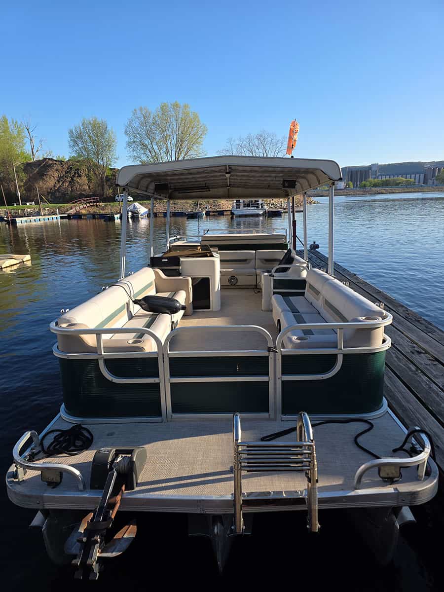 Pontoon - Winona Tour Boat